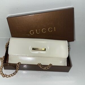 Gucci Ivory Leather wallet with Gold Chain